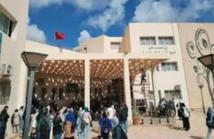 ويستمر الغليان … مترشحون يحتجون على خروقات في مباريات توظيف أساتذة الأمازيغية بجامعة محمد الأول بوجدة