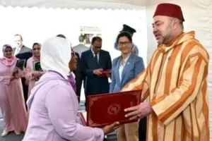 أمّ مكلومة من الناظور ترفع طلب الإستعطاف إلى الملك محمد السادس :    عفو ملكي ينهي معاناة فلذتي كبدي بسجن تاونات !