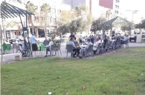 الناظور :   مقهى يحوّل حديقة الأطفال والنساء إلى ملكية خاصة أمام أعين السلطة !