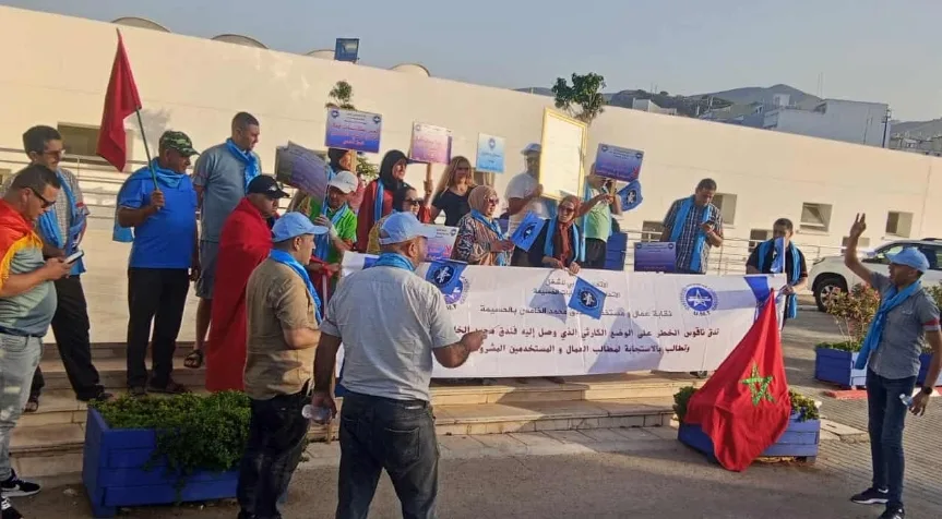 الحسيمة :    بالفيديو … بسبب تعنت الآدارة ، تصعيد ساخن داخل أسوار فندق محمد الخامس  