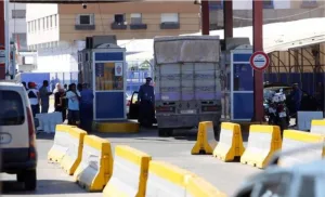 بغطاء جمركي … عودة أنشطة التهريب بمعبر باب مليلية رغم قرار المنع