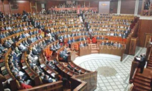 فضيحة ليلية تهز الرباط  :    برلماني من الأغلبية يفرّ من دفع ثمن قنينة نبيذ فاخرة وحراس يطاردونه حافيا  !