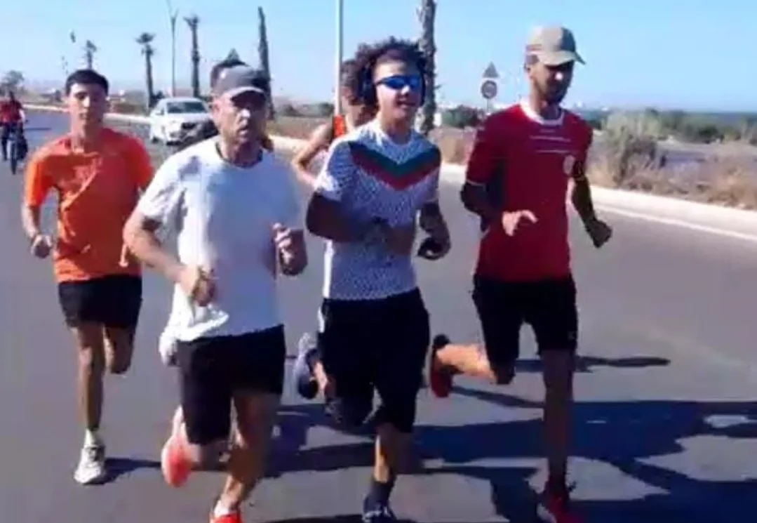 فيديو :   وصول الشاب المغربي–الألماني “محمد ذا ماشين” إلى ميناء بني أنصار راكضًا من ألمانيا