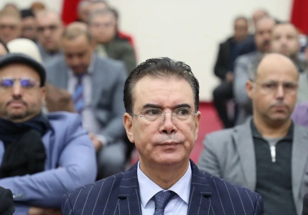 في ظل تقاعس عامل الحسيمة … شوارع استراتيجية تُسلم للفوضى وسط غياب للسلطات