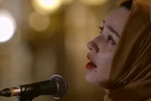 فرنسا تقرر طرد فنانة مغربية من أراضيها