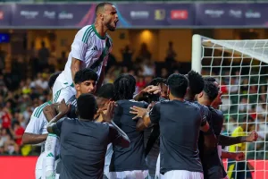الأهلي يتوج بكأس السوبر السعودي بعد مواجهة مثيرة مع النصر