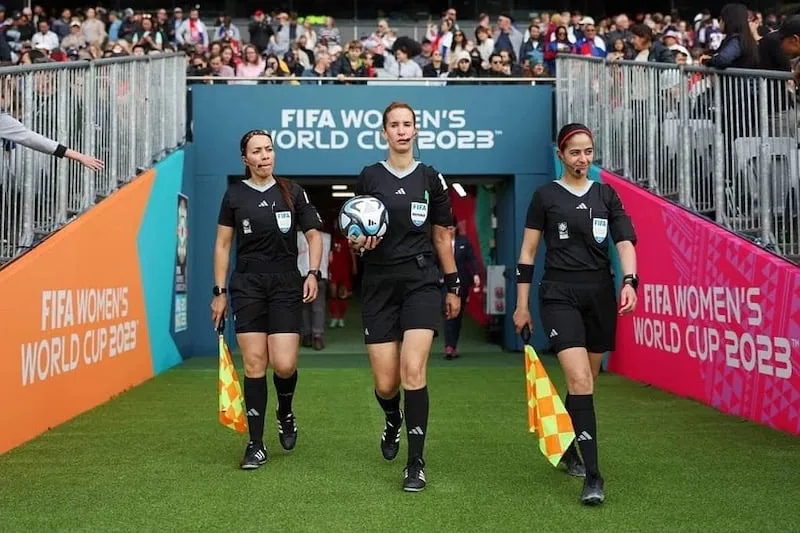 غياب الحكمات المغربيات عن مونديال السيدات U17 يثير الاستغراب رغم احتضان المملكة للبطولة