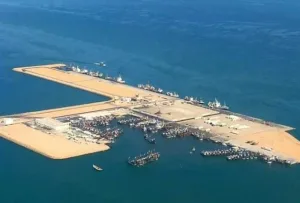 الداخلة على وقع أزمة الصيد: تقارير تكشف تراجعًا حادًا في مفرغات الأسماك السطحية