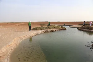 أزمة عطش تضرب قرى العرائش ومخاوف صحية من تلوث مياه الصهاريج بمرض “الكوليرا”