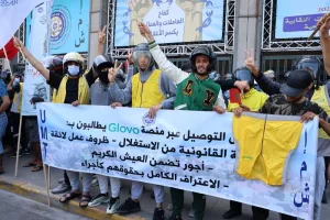 عمال توصيل “غلوفو” يعلنون إضرابًا وطنيا للمطالبة بتحسين الأجور وظروف العمل