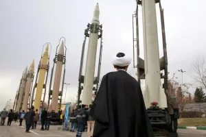 إيران تعلن جاهزيتها لمواجهة أي هجوم إسرائيلي بصواريخ مطوّرة