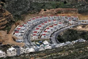إسرائيل تصادق على مشروع استيطاني شرق القدس يهدد وحدة الضفة الغربية