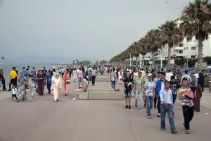 كورنيش الناظور بين شبكات التسول وعربات الباعة المتجولين