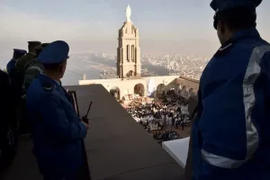 الجزائر تضع حداً لامتيازات تاريخية للسفارة الفرنسية على أراضيها