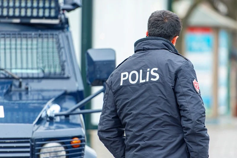 الديكتاتور أردوغان يواصل التضييق … حملة اعتقالات جديدة تهز بلدية إسطنبول وتستهدف قيادات معارضة