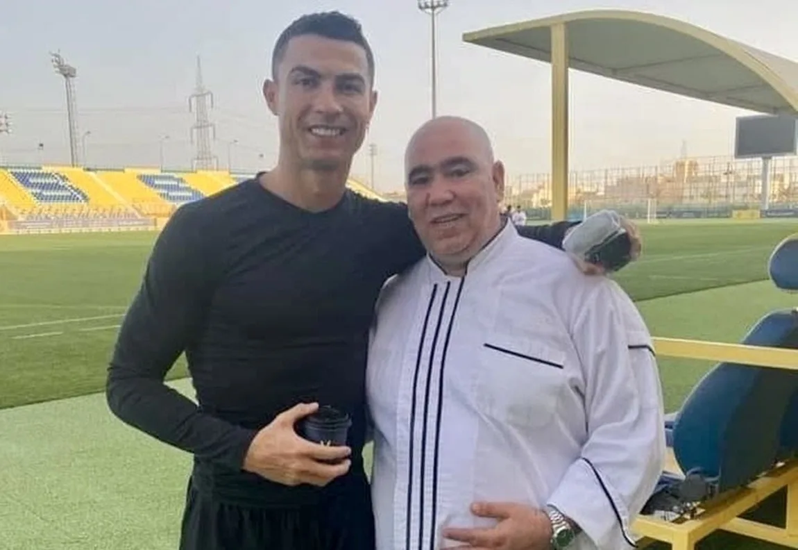 كريستيانو رونالدو يحتفل بعيد ميلاد الطباخ المغربي لفريق النصر في معسكر النمسا