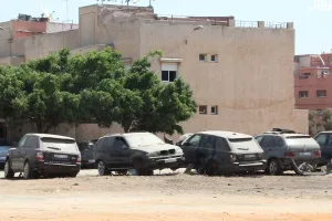 خطر السيارات المهملة يهدد التربة وجودة الهواء في المدن المغربية