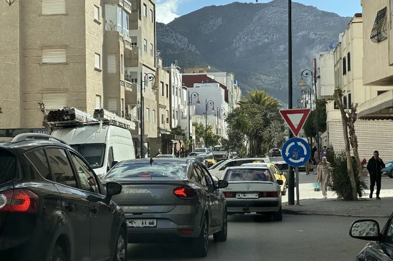 ازدحام غير مسبوق في مداخل تطوان وسط تدفق هائل للسياح يعيد للحاضرة الساحلية بريقها