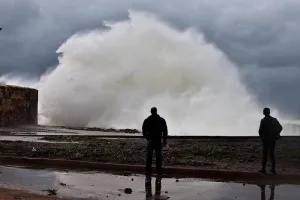 الأرصاد الجوية: المغرب خارج مسار إعصار “إيرين” مع استمرار هيجان البحر
