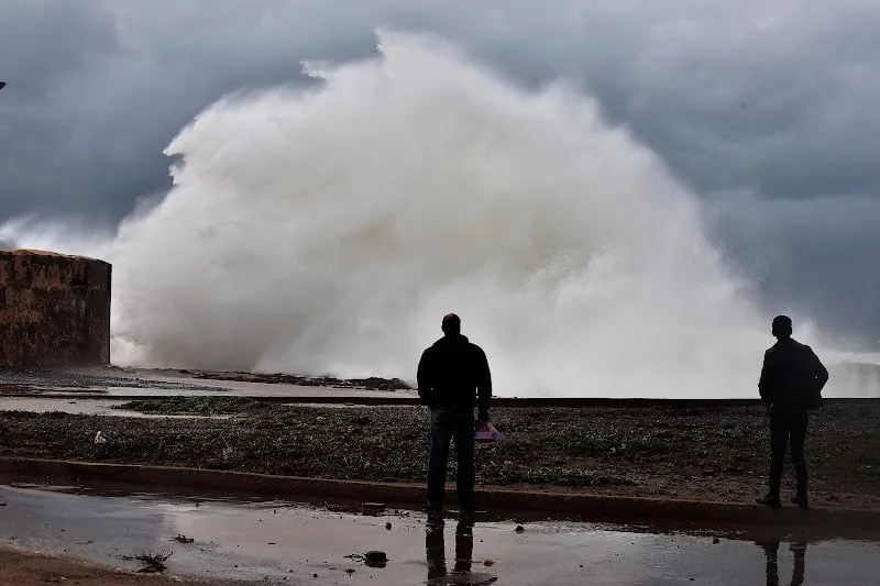 الأرصاد الجوية: المغرب خارج مسار إعصار “إيرين” مع استمرار هيجان البحر