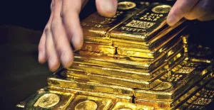 تراجع طفيف في أسعار الذهب وسط صعود الدولار وترقب لقرارات الفيدرالي