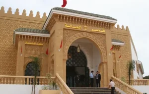 محاكمة رئيس مجلس مولاي يعقوب أمام غرفة غسل الأموال بفاس بتهم تبديد المال العام