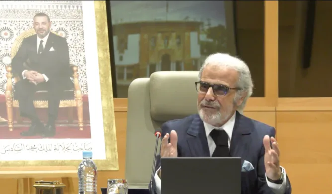 عبد اللطيف الجواهري: القرار الملكي يحدد مستقبل ولاية والي بنك المغرب