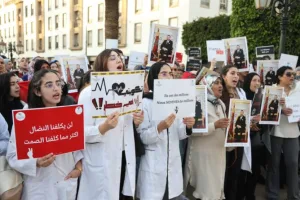 اللجنة الوطنية لطلبة الطب توافق على فصل ملفات التعويضات وتترقب إصدار مرسوم حكومي