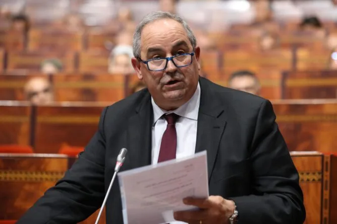 الحكومة تحيل مشروع قانون التعليم العالي على البرلمان وسط تحفظ النقابات على مساره الإصلاحي