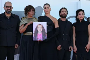 فيلم “صوت هند رجب” يهز مهرجان فينيسيا بعرض مؤثر يحكي مأساة طفولة فلسطينية