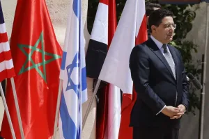 قمة الدوحة تفتح جدلاً واسعاً حول مستقبل العلاقات المغربية الإسرائيلية