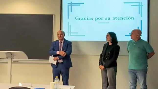 ترأس لجنة المناقشة الدكتور محمد النميش : باحثة تتوج بدرجة “ممتاز” على أطروحة دكتوراه حول الهجرة في إسبانيا بجامعة فالنسيا