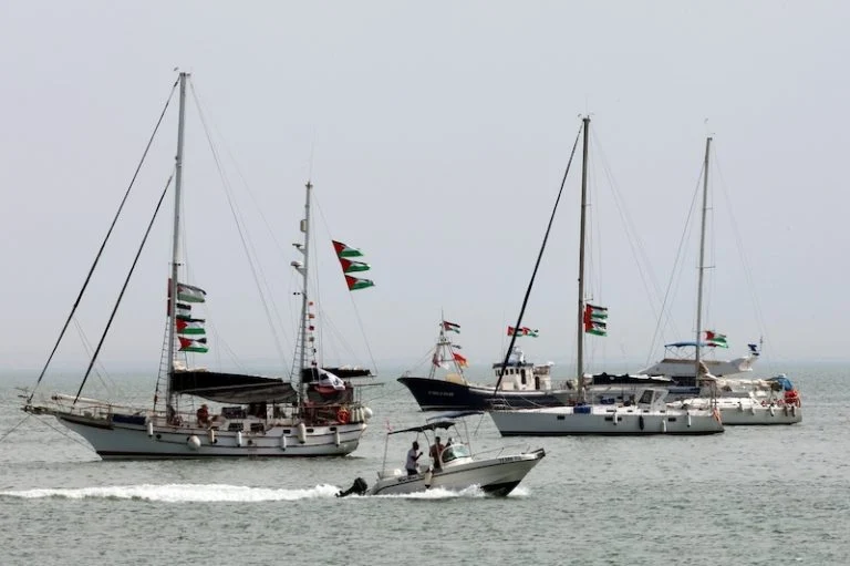 إيطاليا ترسل فرقاطة لمساعدة أسطول الصمود المتجه إلى غزة بعد استهداف قواربه