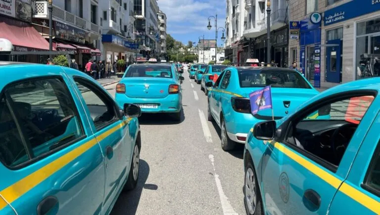 تحقيق قضائي بطنجة يكشف خفايا تسعيرة مزورة لسيارات الأجرة