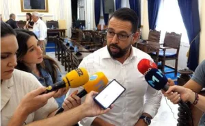 مليلية :    احتجاج سياسي يفضح فوضى “الميداليات الذهبية” في ذكرى إحتلال مليلية