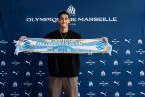 نايف أگرد ينضم رسميًا لأولمبيك مارسيليا لتعزيز الدفاع