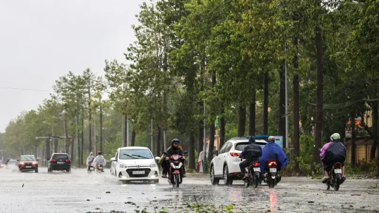 إعصار “بوالوي” يضرب فيتنام ويسبب خسائر بشرية ومادية كبيرة