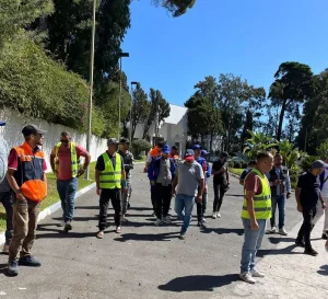 مقاولات مغربية تحتج أمام قصر أمير سعودي بطنجة للمطالبة بمليار و200 مليون سنتيم