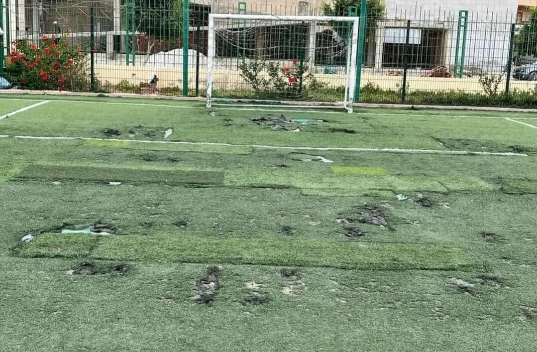 تدهور ملاعب القرب بأزغنغان يثير غضب الساكنة والجمعيات … والجماعة الترابية في قفص الاتهام