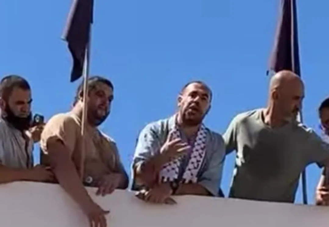 البار يبقى بارا بوطنه رغم التخوين السياسوي :   قبل دفن والده بمقبرة أجدير … كلمة ناصر الزفزافي القوية أمام المعزين