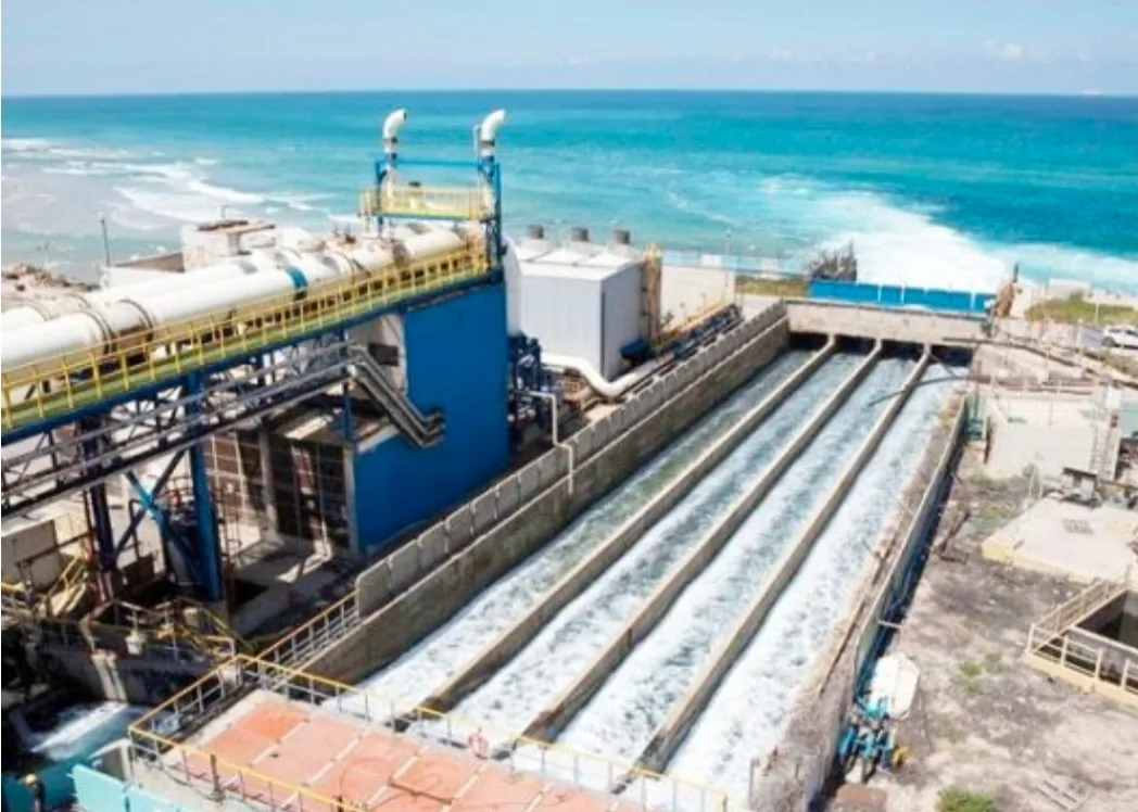أخنوش ينفي صلته بصفقة تحلية مياه البحر بالدار البيضاء ويؤكد أن محطات التحلية بالرباط والناظور وطنجة وتيزنيت ستنطلق في 2026