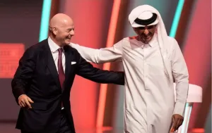 لم يتضامن مع أطفال غزة ولا مع إبادة سكانها … رئيس الإتحاد الدولي لكرة القدم يتضامن مع قطر التي تغدق عليه بالمال !