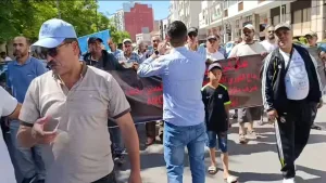 وجدة تنتفض … عمال النقل الحضري يخرقون صمت المسؤولين وكواليس القطاع تكشف عورة الشركة المفلسة والجماعة الغارقة في الفساد !