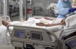 عصير يدخل ثلاثة أساتذة مشفى سيدي بنور عل  هامش تعيين مدير إقليمي جديد