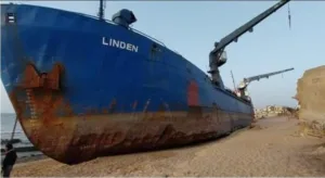 الدار البيضاء  .. القضاء يأمر بتفكيك سفينة “LINDEN” الجانحة قبالة المحمدية