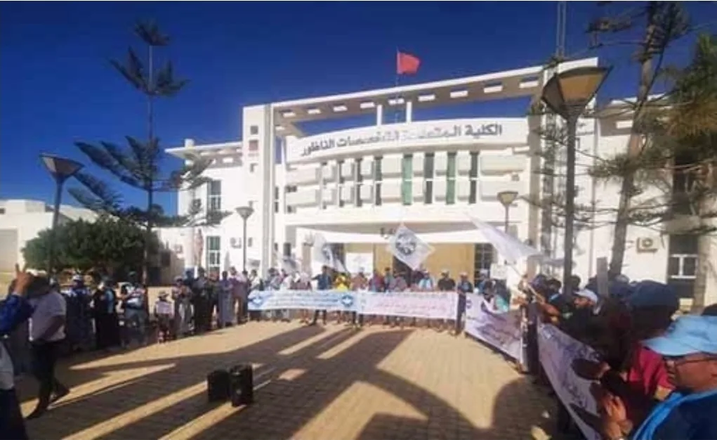 الكاتب العام لعمالة الدريوش إستقبل وفدا من الطلاب … احتقان في جماعة أزلاف بسبب تعنت رئيس جمعية النقل الجامعي
