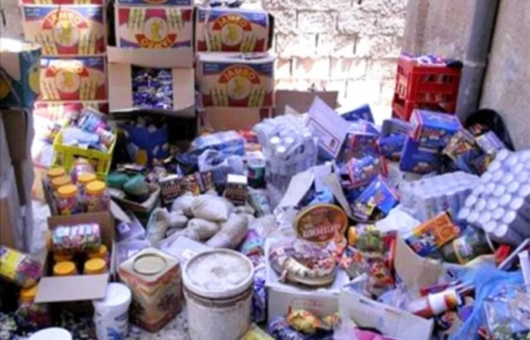 وجدة :    توقيف 5 أشخاص وحجز أكثر من 25 طناً من المواد الغذائية الفاسدة