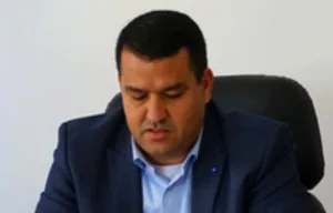 رغم قرار إلتحاقه بالمدرسة … رئيس جماعة النكور بالحسيمة يثير الغضب بتحديه القانون وترك التلاميذ بلا تعليم