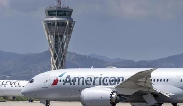 “أمريكان إيرلاينز” تُدفع 9,3 مليون يورو لتعويض راكب أصيب بسكتة دماغية أثناء رحلة إلى مدريد