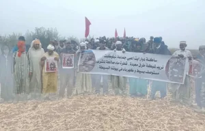 أهالي أيت عبي يحتجون أمام عمالة أزيلال للمطالبة بالخدمات الأساسية